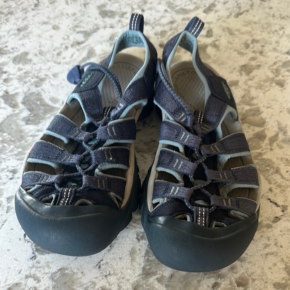 Keen women’s Navy Blue Outdoor Water/Hiker Sandals